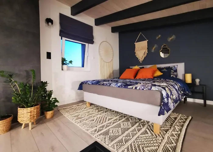 Holiday home Przystan Dobrej Energii, Caloroczne Z Goraca Balia Z Hydromasazem