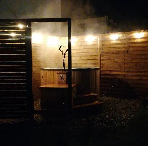 Przystan Dobrej Energii, Caloroczne Z Goraca Balia Z Hydromasazem *